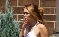 Miley Cyrus pali papierosy!
