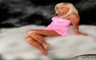 blondyna w różu