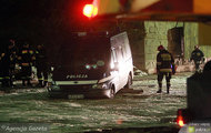 Radiowóz zapadł się przed komendą policji