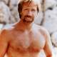 jakiego koloru wlosy ma chuck norris na klacie?
