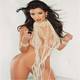 Kim Kardashian ubrana tylko w perły 04