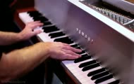 5 muzyków... na raz na jednym fortepianie!