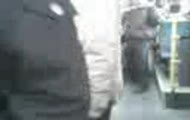 facet w autobusie