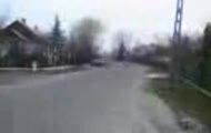 świrowanie na skuterze .. .. jazda na stojąco (na siodełkui) + szybkie wheelie