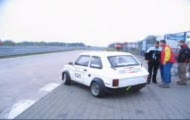 Maluch z silnikiem Hondy VFR 750 w układzie V4