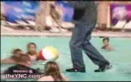 Criss Angel - spacer po wodzie