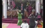 Tanczacy Bush 2