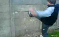 Debil kopie w mur...