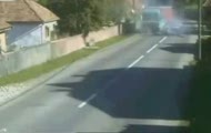 Czołowe zderzenie TIRa z osobówką