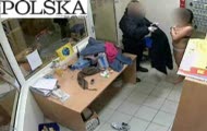 Policja rozbiera kobiety w markecie x