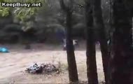 Pijany grubasek skacze Suzuką
