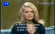 Blondynka w teleturnieju.