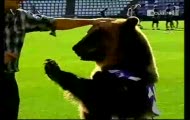 Michu z cyrku na boisku piłkarskim