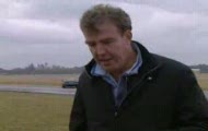 Clarkson pokazuję, że zasięg pilota do alarmu samochodowego...