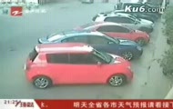 Chiński rowerzysta vs Chiński Motocyklista  FAIL