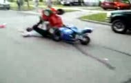 Quadzik vs. motorek