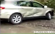 Wkurzony kierowca daje upust nerwom