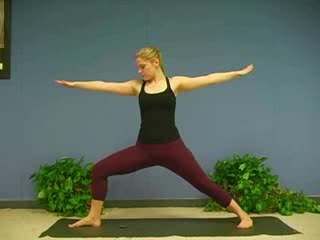 jak wykonać pozycję wojownika w jodze (Virabhadrasana II)?