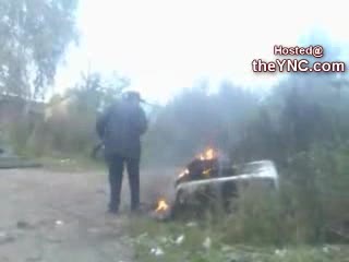 Modne mocno porwane spodnie