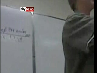 Nauczyciel niszczył klasę podczas lekcji