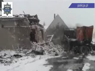 Ciężarówka staranowała budynek
