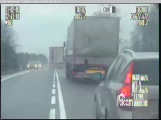 Szalony kierowca tira na drodze