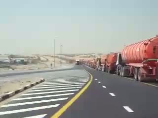 Ciężarówki z ropą w Dubaju