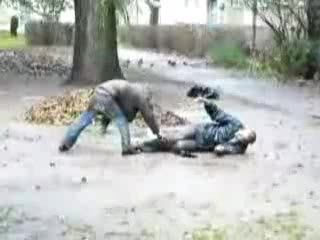 Żule wirują na deszczu