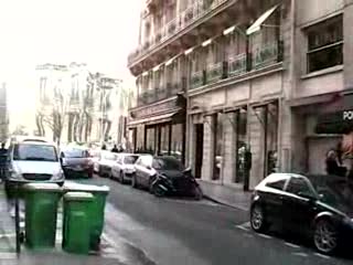 Dziwaczny budynek w Paryżu