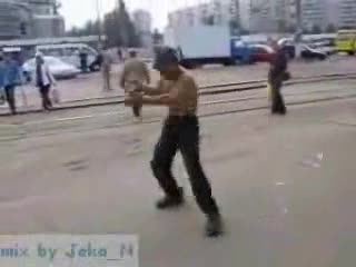 Menele atakują
