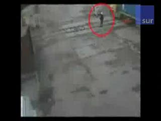 Wpadł pod pociag i przeżył
