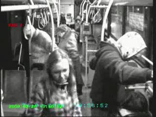 Wulgarne zachowanie nastolatków w autobusie komunikacji miejskiej w Łomży