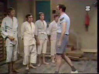 Monty python-Skecz o swieżych owocach