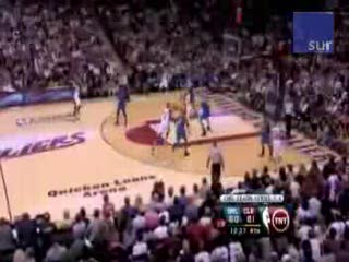 Gortat blokuje LeBron James'a
