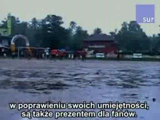 Turniej piłki nożnej w deszczu