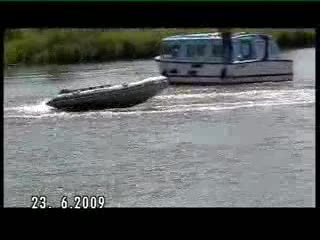 Idiota na motorówce