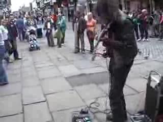 Niecodzienny duet gitarzystów