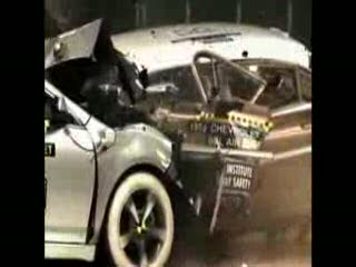 Bezpieczeństwo dawniej i dziś. 1959 Chevrolet Bel Air Vs. 2009 Chevrolet Malibu