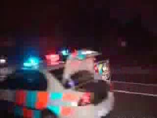 Policjant wjechał na kolczatkę