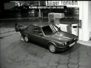 Stacja Benzynowa - Kobieta