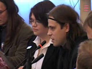 Debata premiera z internautami