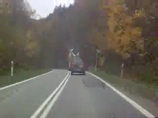 Nauka jazdy- kursantka wraz z egzaminatorem lamie prawo