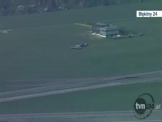Para prezydencka żegna Warszawę (CASA macha skrzydłami)