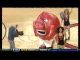 Maskotka zjada cheerleaderke